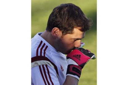 Iker Casillas durante el entrenamiento de ayer.