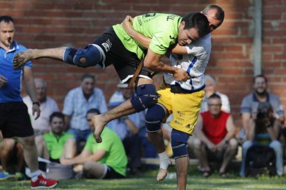 Un clásico enfrentamiento de «alta tensión» y calidad, Víctor Llamazares con Ibán Sánchez, no defraudó en interés.