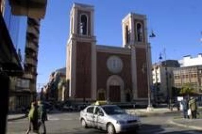 La Adoración Nocturna del Santísimo Sacramento tiene lugar cada mes en la iglesia de San Pedro