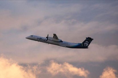 Un bombardier de Horizon Air, despega del aeropuerto de Seattle-Tacoma.