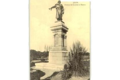 La estatua de Guzmán el Bueno, poco tiempo después de ser inaugurada en el año 1900