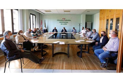 Asaja León celebró ayer la reunión del comité ejecutivo a la que asistieron los presidentes nacional y autonómico. MARCIANO PÉREZ