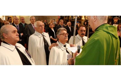 Arredondo (centro) tomó el relevo a José Luis González (izquierda).