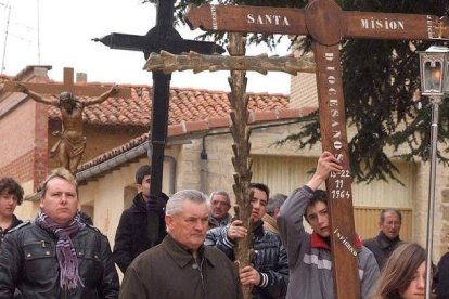 La cruz de gajos, segunda en orden, en su última procesión.