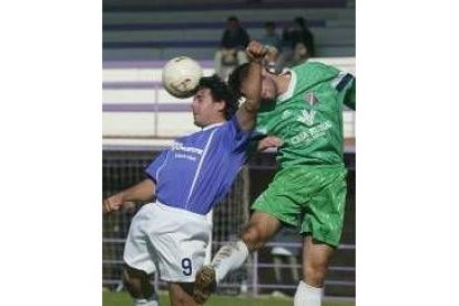 Alfredo, en la foto en un partido pasado, será la baza ofensiva bañezana