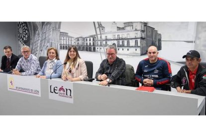 Marta Mejías y Ángel Rivero presidieron la presentación de la final de la Liga de equipos.