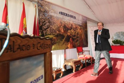 El presidente de la Junta de Castilla y León, Juan Vicente Herrera, en la presentación en el Palacio de Canedo. L. DE LA MATA