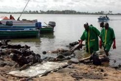 Los servicios de rescate recuperan los cuerpos desfigurados de las orillas de Inagbe Beach