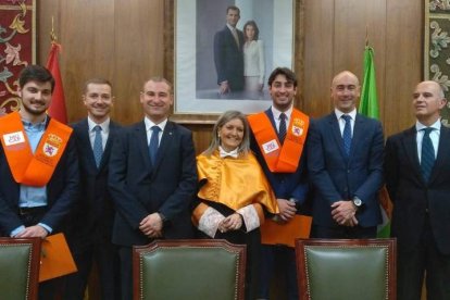 Un grupo de alumnos graduados del máster, en una celebración antes de la pandemia. DL