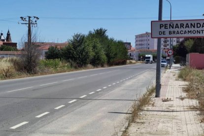 Una mujer de avanzada edad, de 95 años según fuentes de la Junta, falleció en la madrugada de este domingo tras una celebración en una finca de bodas en la que unas 40 personas tuvieron que ser atendidas por una intoxicación alimentaria que se encuentra en investigación. JMGARCÍA