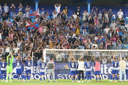 Los seguidores no le han dado la espalda a la Deportiva y se han vuelto a abonar en masa. L. DE LA MATA