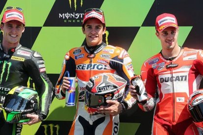 La parrilla de MotoGP del GP de Francia: Marc Márquez, que ha logrado la 'pole position', escoltado por Pol Espargaró y Andrea Dovizioso.