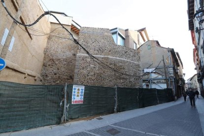 Cubo de la muralla en Conde Rebolledo. RAMIRO