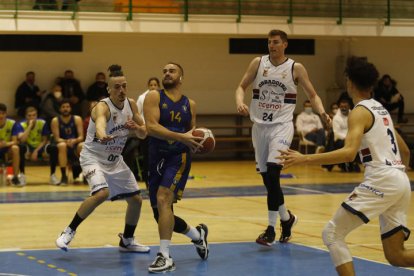 Partido de baloncesto liga LEB Plata CB Reino de León - Obradoiro. F. Otero Perandones.