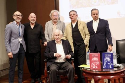 Javier Ortega, Cuco Pérez, Llamazares, Mestre, Otero y Gamoneda. BENITO ORDÓÑEZ