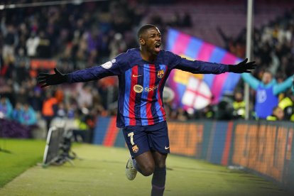 Osman Dembelé celebra un gol conseguido con el Barcelona durante la pasada temporada. SIU WU / EFE.