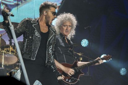 Queen, con Adam Lambert como vocalista, y Brian May, en mayo del 2016 en Barcelona.