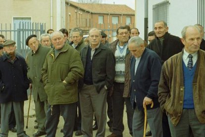 Los vecinos de Miñambres acuerdan ceder los terrenos para el circuito.