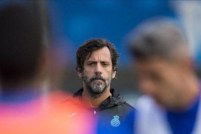 Quique Sánchez Flores, en un entrenamiento del Espanyol en Sant Adrià.