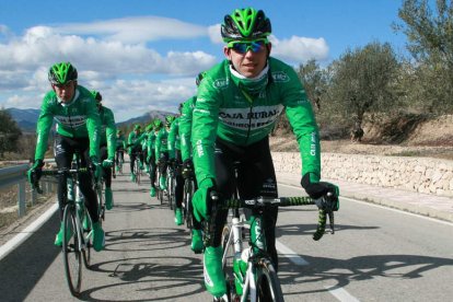 El ciclista leonés afronta el fin de semana una doble cita en Francia. CAJA RURAL