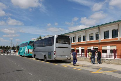 Las canalizaciones y el drenaje de la fachada del colegio y calles perimetrales se mejorará. S.P.