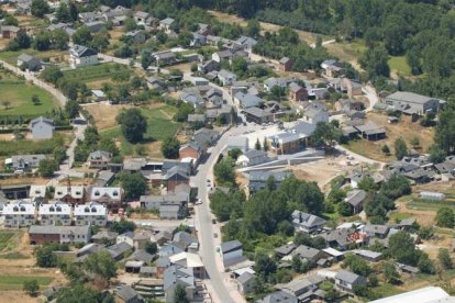 Una vista área de la localidad de Carracedelo, donde pueden verse algunas de las viviendas unifamiliares que predominan. NARDO VILLABOY