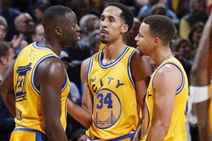 Los jugadores de los Warriors Green, Curry y Livinsgton, durante el duelo ante Indiana.