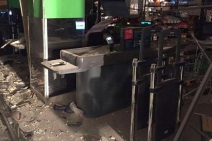 Así quedó el interior del supermercado tras la explosión.