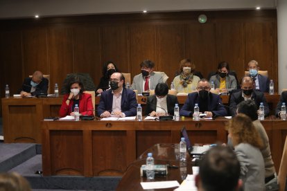 Pleno en el Ayuntamiento de Ponferrada. L. DE LA MATA