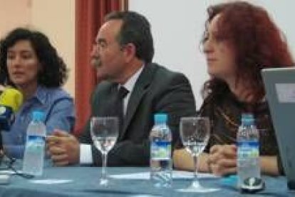 Belén Fernández, Saavedra y Dolores Haro, ayer en el Ponferrada Plaza