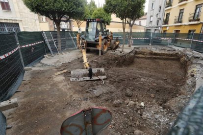 Excavación arqueológica en la plaza de San Pelayo. RAMIRO