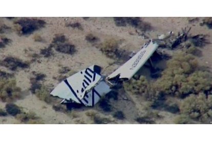 Restos de la aeronave accidentada en el desierto de Mojave, en California (EEUU).