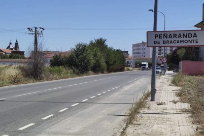 Imagen de la entrada a la localidad salmantina donde tuvieron lugar los hechos. J.M. GARCÍA