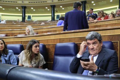 Ione Belarra, Irene Montero y José Luis Escrivá ayer, en el Congreso de los Diputados. ZIPI