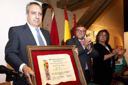 Adolfo Alonso Ares es poeta y director del ILC.