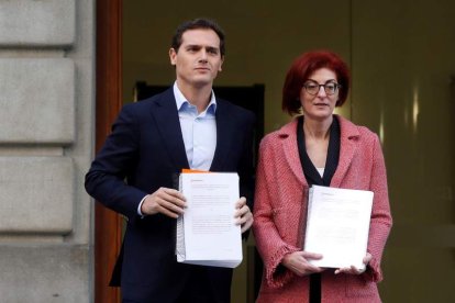 Albert Rivera y Maite Pagazaurtundúa ante la sede de la Fiscalía. BALLESTEROS