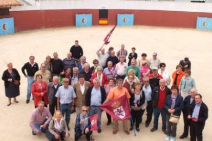 Los vecinos de Santa María junto con los asturianos de Colloto.