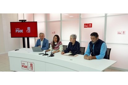 Nicanor Sen, Nuria Rubio, Verónica García y Lisandro d la Viuda, esta mañana. J. NOTARIO