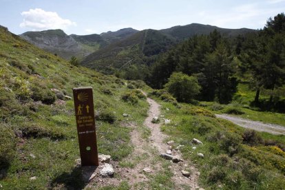 La Ruta de San Salvador enlaza a través de 130 kilómetros León con Oviedo, y pasa por Carbajal.