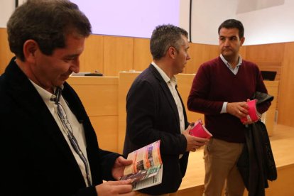 Miguel Ángel Varela, Santiago Macías y Javier García Bueso, ayer en el Museo de la Radio.