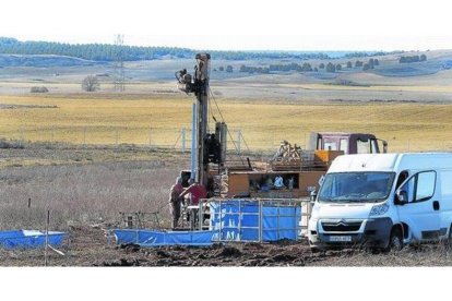 Trabajos de sondeo del subsuelo en el municipio de Villar de Cañas, en diciembre del 2014.