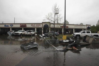 Imagen tras el paso de un tornado en Vicksburt (Misisipi).