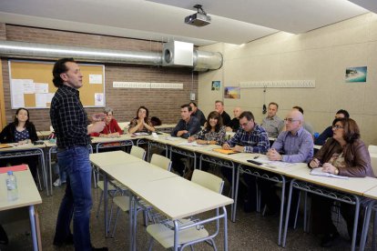 Primer día de curso de idiomas de la Policía Local en la Escuela Oficial de Idiomas. SECUNDINO PÉREZ