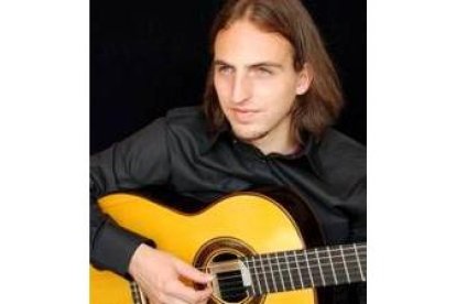 El joven guitarrista chileno Sebastián Montes