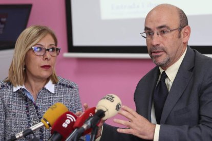 Ana Pilar y Javier Pérez-Jara, en la presentación. L. DE LA MATA