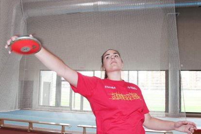 La berciana Sabina Asenjo, en un entrenamiento en el Ceard de León.