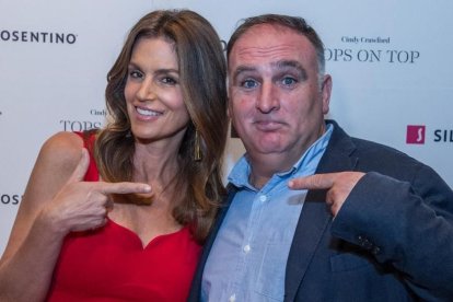 La modelo Cindy Crawford y el chef español José Andrés en Miami