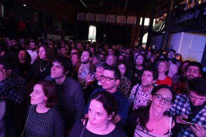 Militantes de la CSU reaccionan a los primeros sondeos.