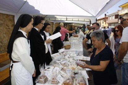 Más de una treintena de monasterios y conventos pondrán a la venta sus dulces. CAMPOS