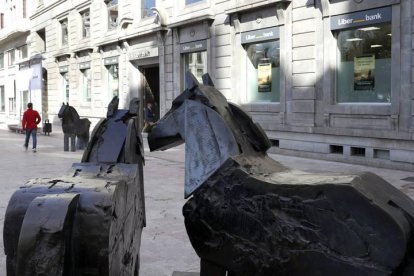 Oficina central de Liberbank en Oviedo. Abanca ha reconocido este viernes en un comunicado a la CNMV la existencia de conversaciones con los accionistas de Liberbank para "promover una acción corporativa entre ambas entidades".